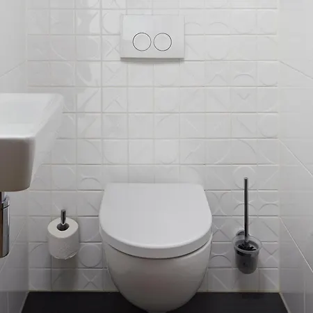Numa Docklands Aparthotel 4*