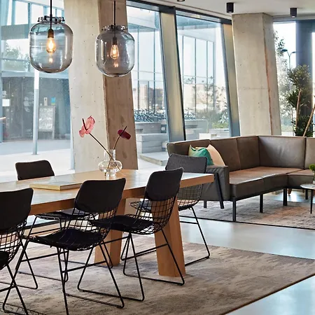 Numa Docklands 4*