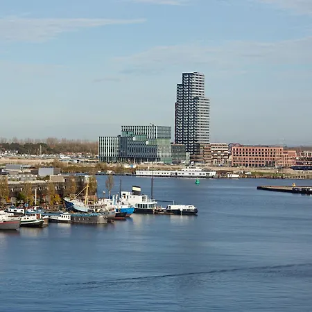 Numa Docklands 4*