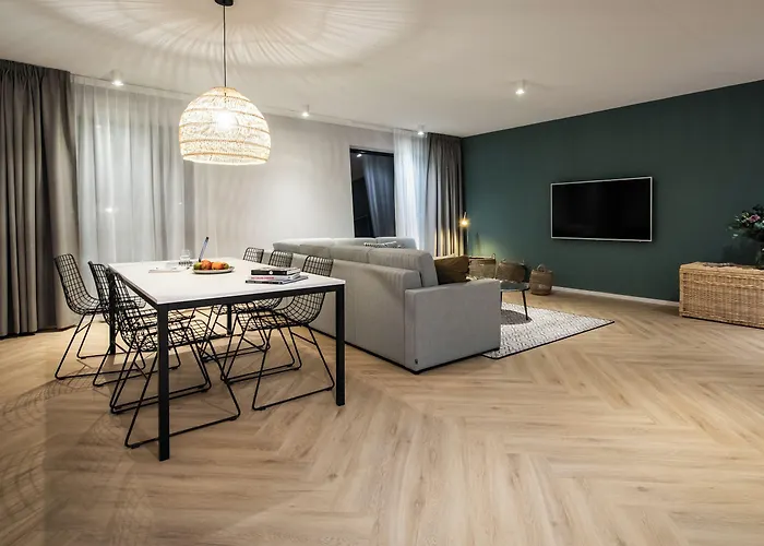 Yays Docklands Aparthotel 4*