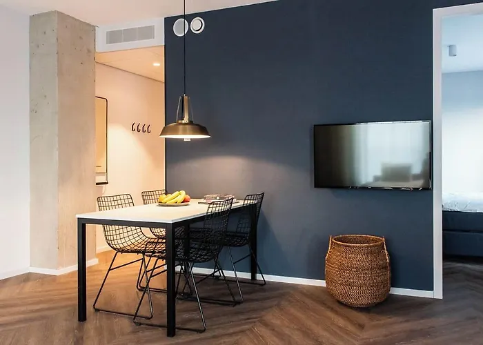 Aparthotel Yays Docklands 4*