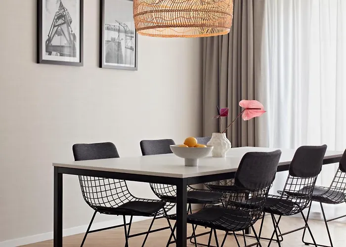 Aparthotel Yays Docklands 4*