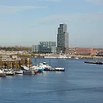 Numa Docklands 4*