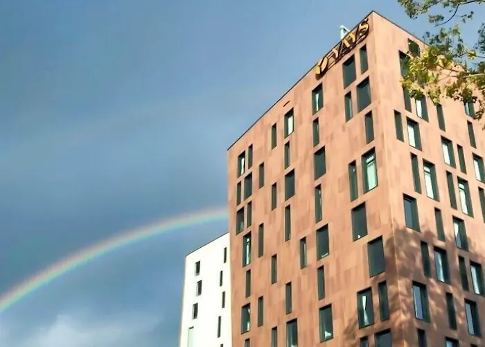 Yays Docklands Aparthotel