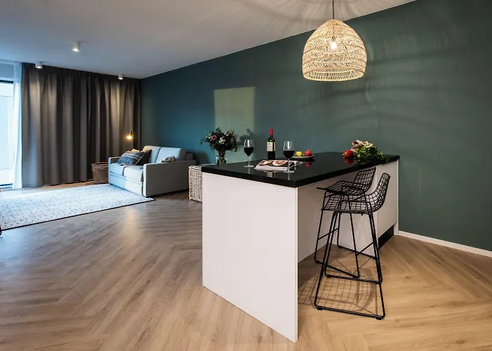 Yays Docklands Aparthotel 4*