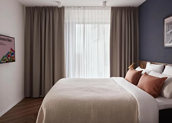 Yays Docklands Aparthotel 4*