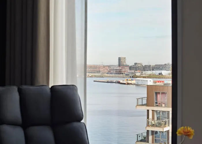 Numa Docklands 4*
